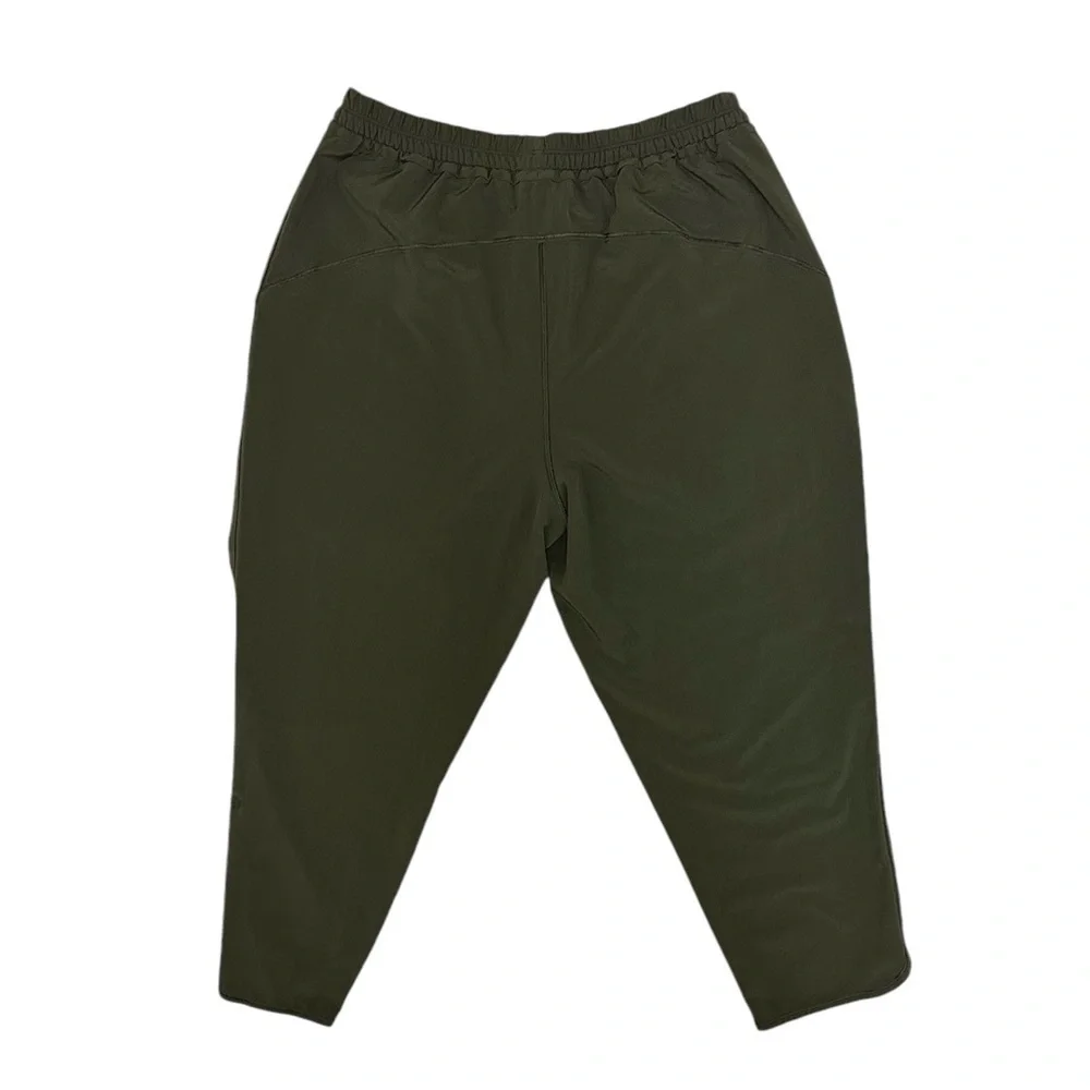 Lululemon Keep It Classic Crop 23” Size 8 in Dark Olive